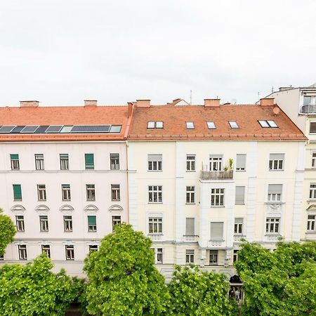 Grosse Dachgeschosswohnung Im Herzen Von Graz Exterior photo