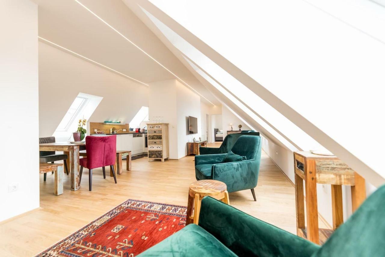Grosse Dachgeschosswohnung Im Herzen Von Graz Exterior photo