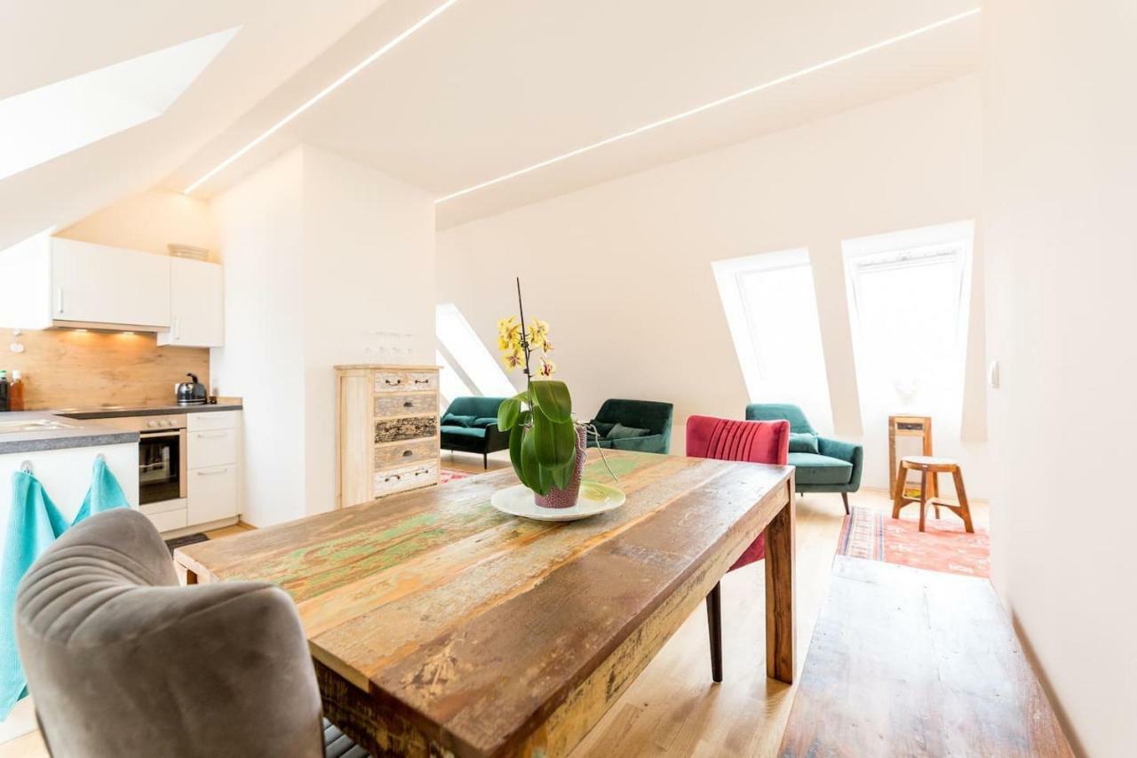 Grosse Dachgeschosswohnung Im Herzen Von Graz Exterior photo